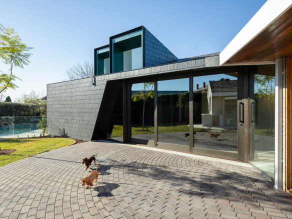 Sample listing of a villa with sea view and pool on Flex Estate