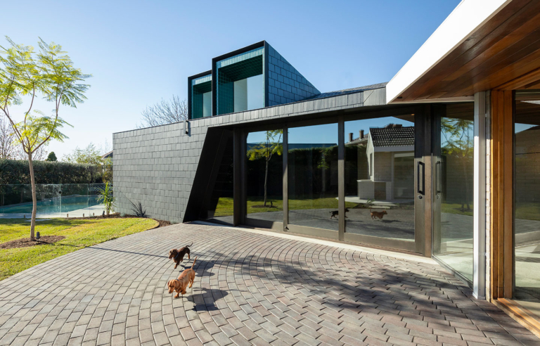 Sample listing of a villa with sea view and pool on Flex Estate