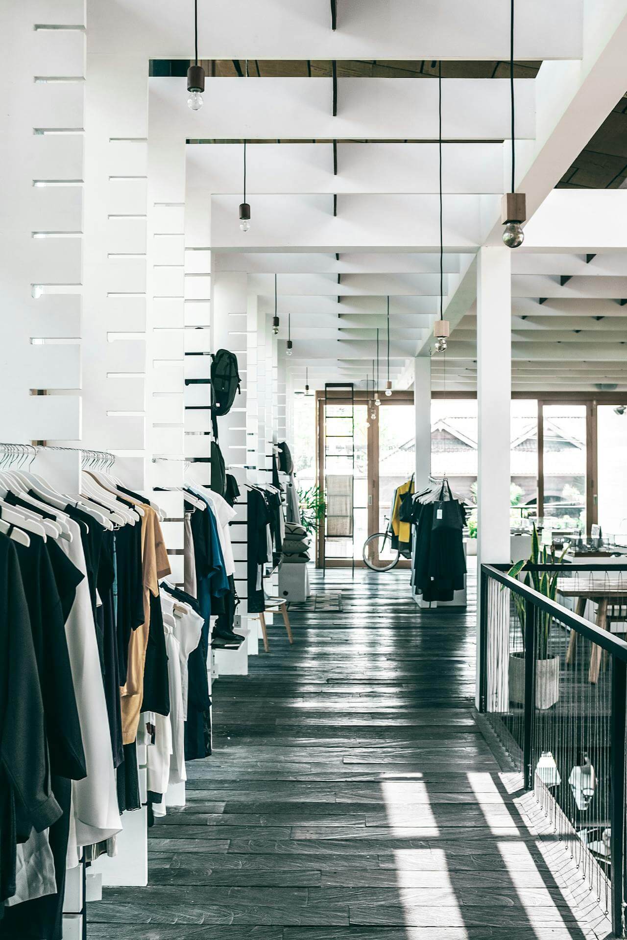 Sample listing of a retail store for rent/sale on Flex Estate platform