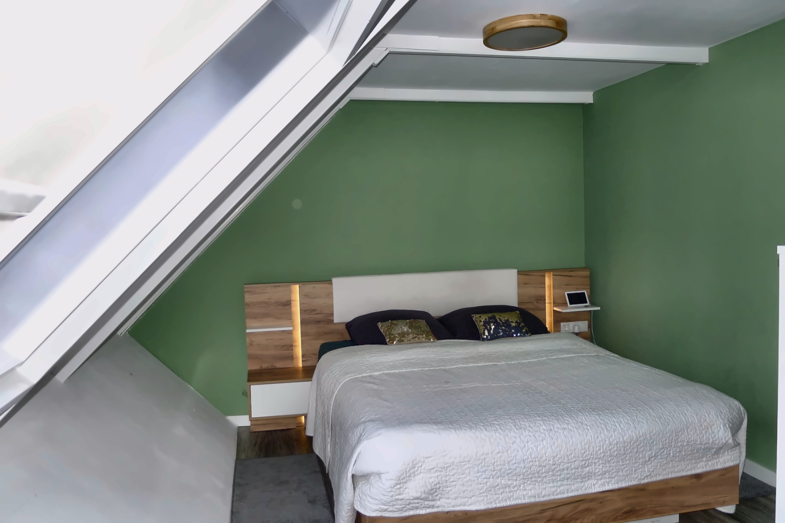 greenbedroom_enhanced_1536x1024