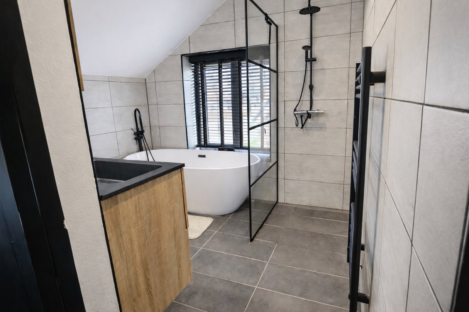 Elzenstraat 3 Veenoord bathroom 2