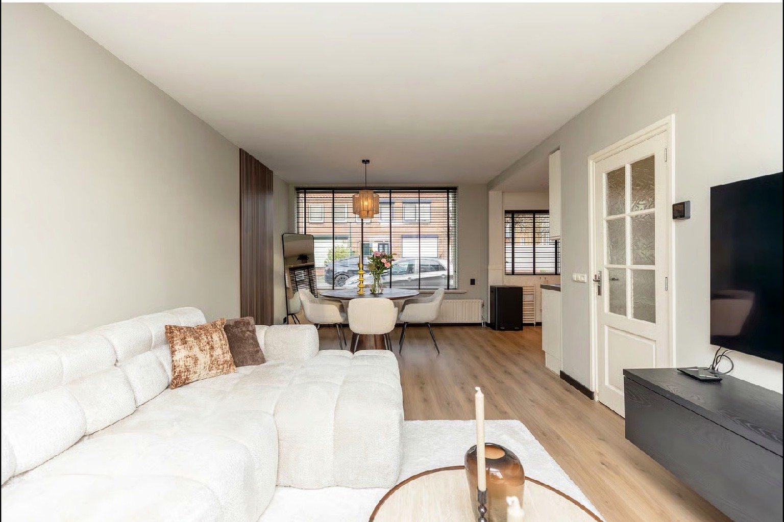 flexestate_livingroom3_1536x1024