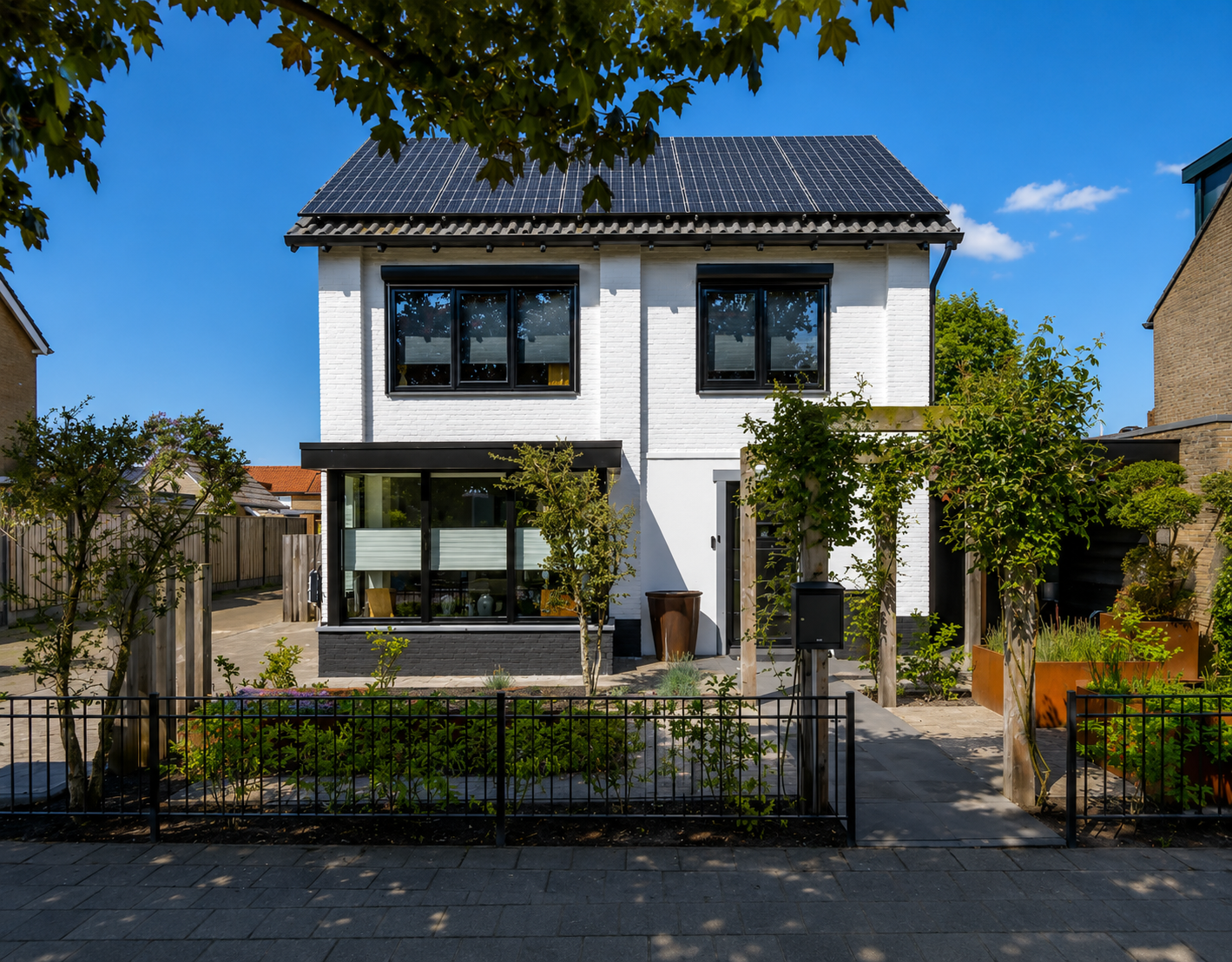 detached home for sale in Dinteloord