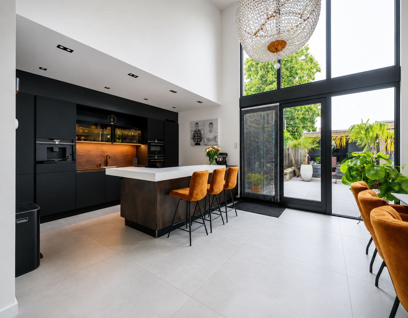 detached home for sale in Dinteloord
