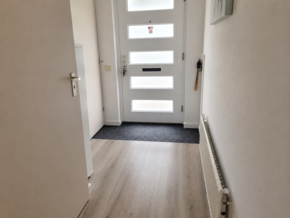 Kamer te huur regio Helmond gebruik van bungalow en tuin