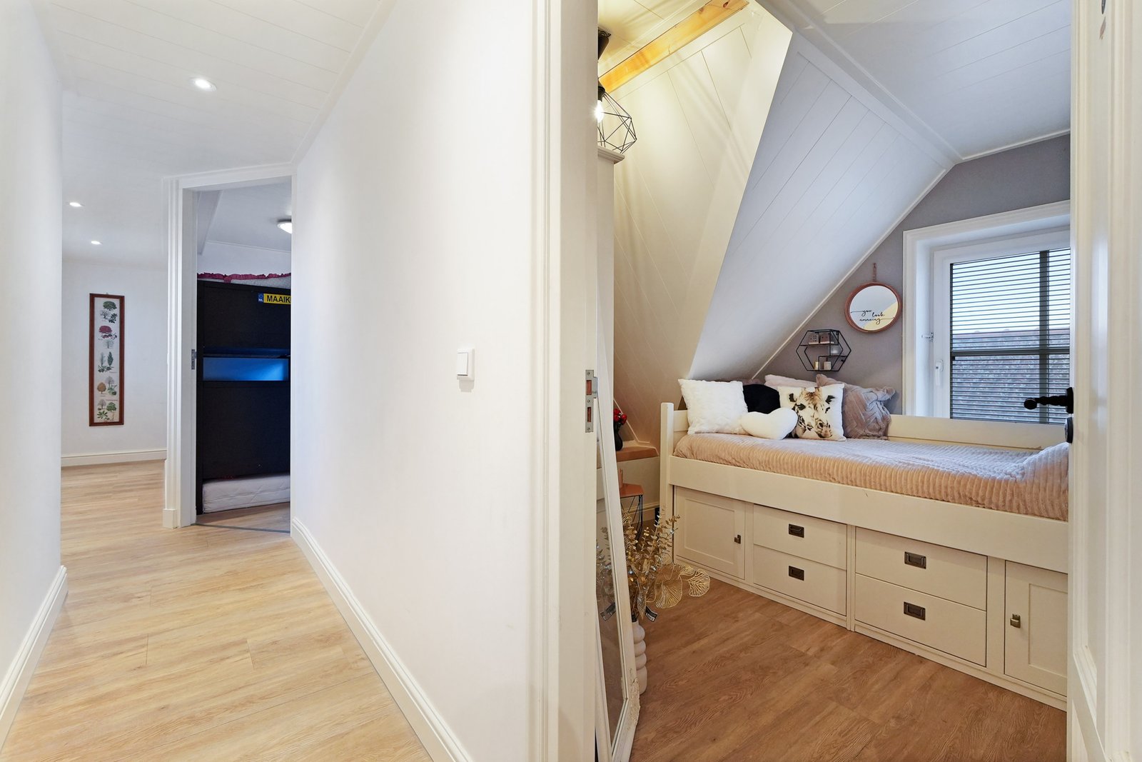 Move-In Ready Detached Home for Sale in Westkapelle, 8 Bedrooms, Garage and Energy Label A