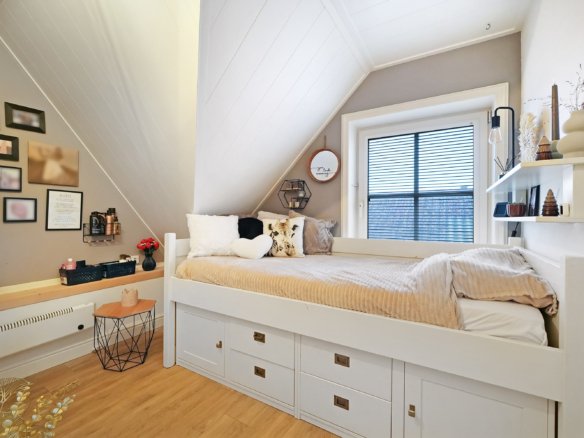 Move-In Ready Detached Home for Sale in Westkapelle, 8 Bedrooms, Garage and Energy Label A