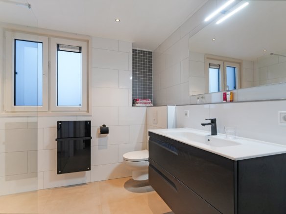 Move-In Ready Detached Home for Sale in Westkapelle, 8 Bedrooms, Garage and Energy Label A