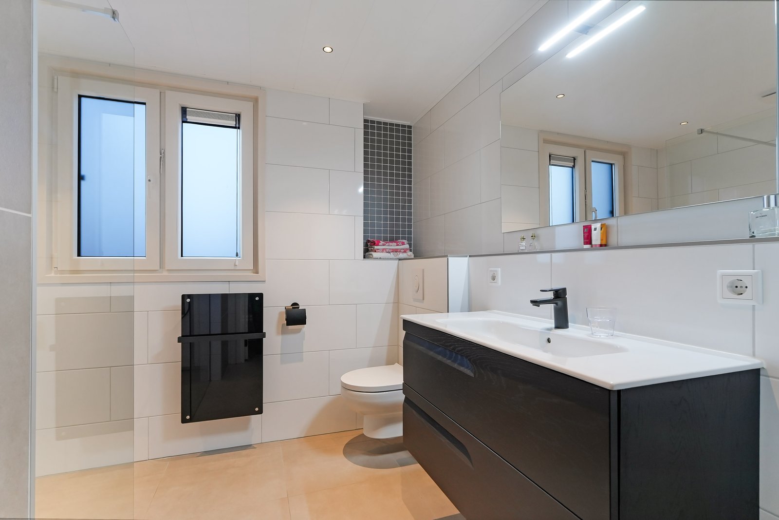 Move-In Ready Detached Home for Sale in Westkapelle, 8 Bedrooms, Garage and Energy Label A