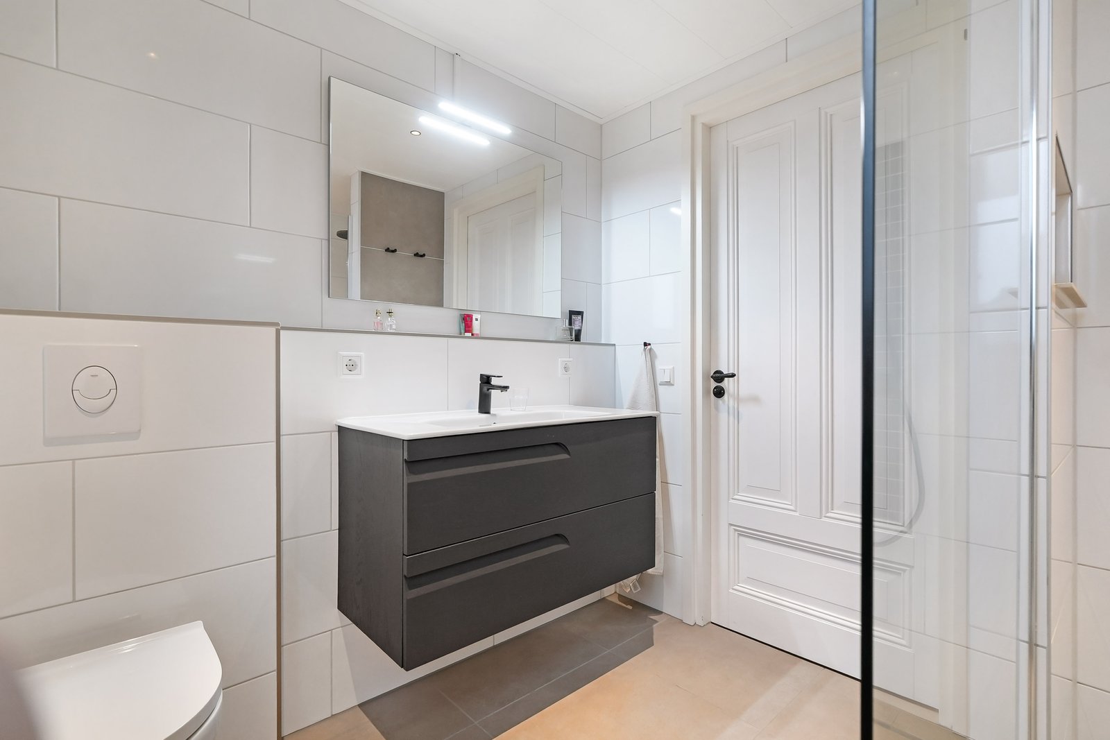 Move-In Ready Detached Home for Sale in Westkapelle, 8 Bedrooms, Garage and Energy Label A