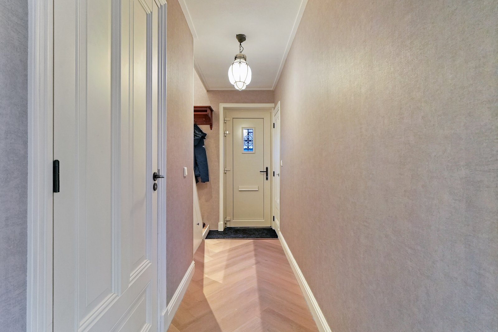 Move-In Ready Detached Home for Sale in Westkapelle, 8 Bedrooms, Garage and Energy Label A