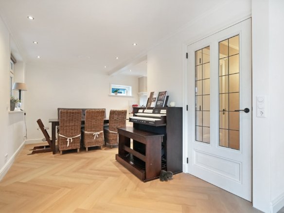 Move-In Ready Detached Home for Sale in Westkapelle, 8 Bedrooms, Garage and Energy Label A