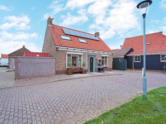 Move-In Ready Detached Home for Sale in Westkapelle, 8 Bedrooms, Garage and Energy Label A