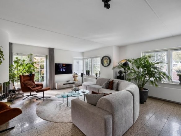Luxe vrijstaande villa te koop in Huizen, wonen aan bos en hei met kantoorruimte aan huis