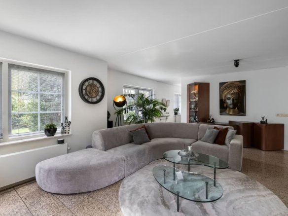 Luxe vrijstaande villa te koop in Huizen, wonen aan bos en hei met kantoorruimte aan huis