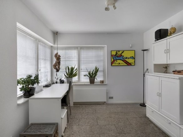 Luxe vrijstaande villa te koop in Huizen, wonen aan bos en hei met kantoorruimte aan huis