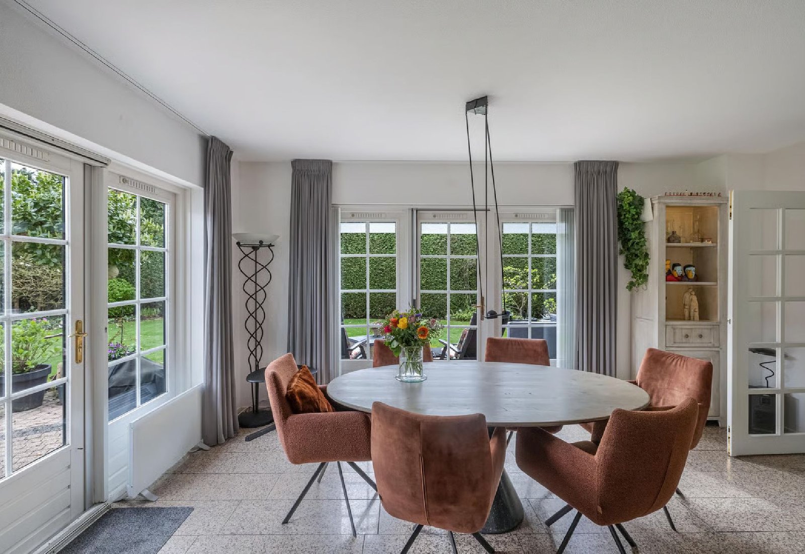 PHOTO-2026-06-04-19-38-44 Luxe vrijstaande villa te koop in Huizen, wonen aan bos en hei met kantoorruimte aan huis