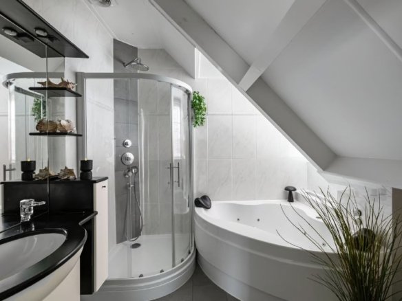 Luxe vrijstaande villa te koop in Huizen, wonen aan bos en hei met kantoorruimte aan huis