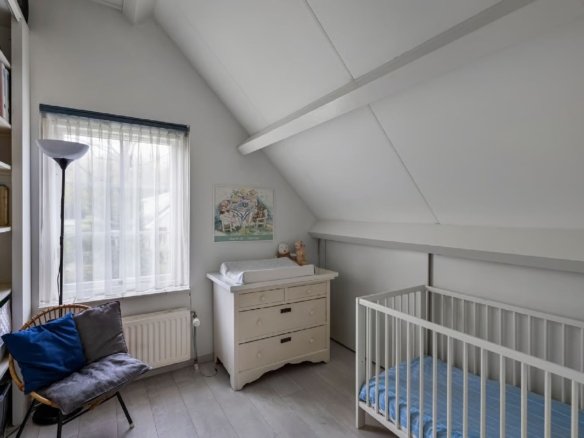 Luxe vrijstaande villa te koop in Huizen, wonen aan bos en hei met kantoorruimte aan huis