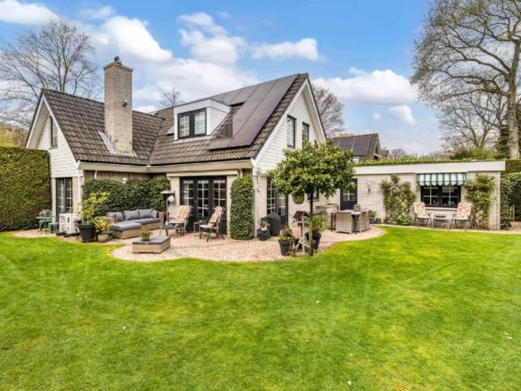 Luxury villa for sale in Huizen | Flex Estate
