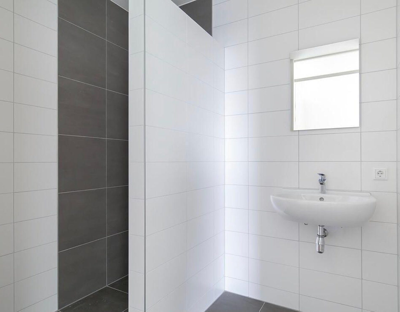 bathroom_1536x1200 Modern 3-kamer appartement te huur op Strijp-S in Eindhoven