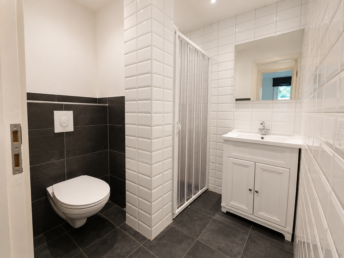 spacious 99 m² ground floor apartment for sale in Rotterdam Bergpolder district