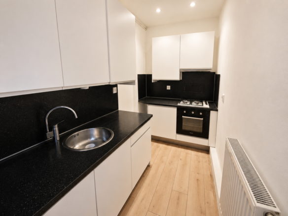 spacious 99 m² ground floor apartment for sale in Rotterdam Bergpolder district