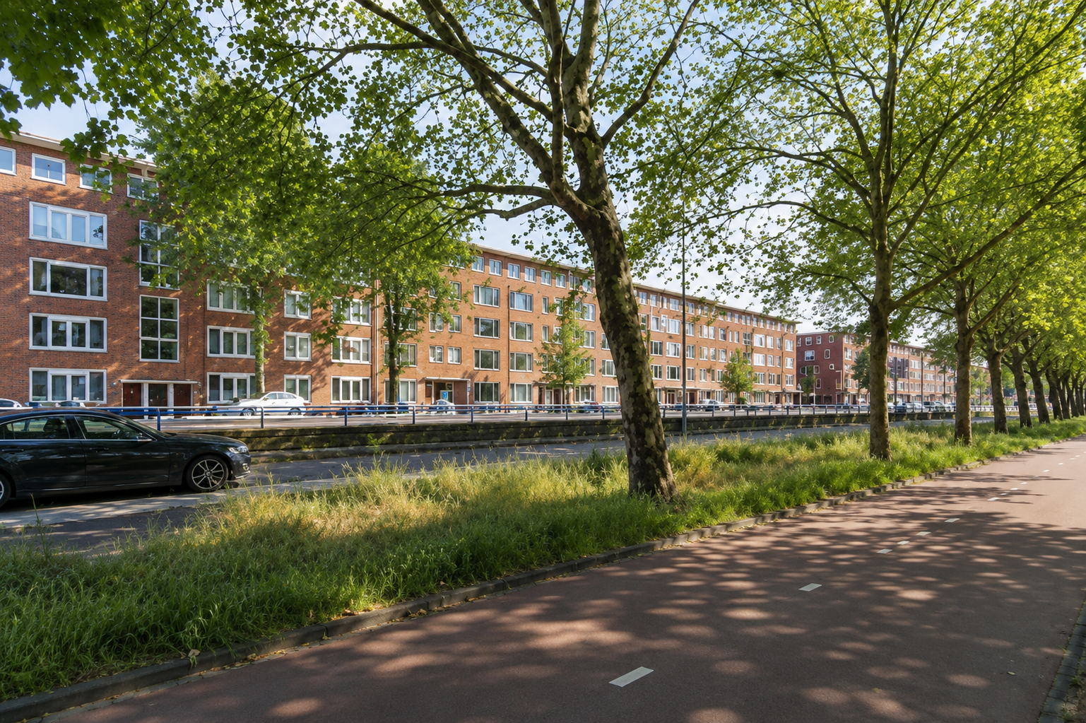Spacious 2-Bedroom Ground Floor Apartment with Garden in Rotterdam