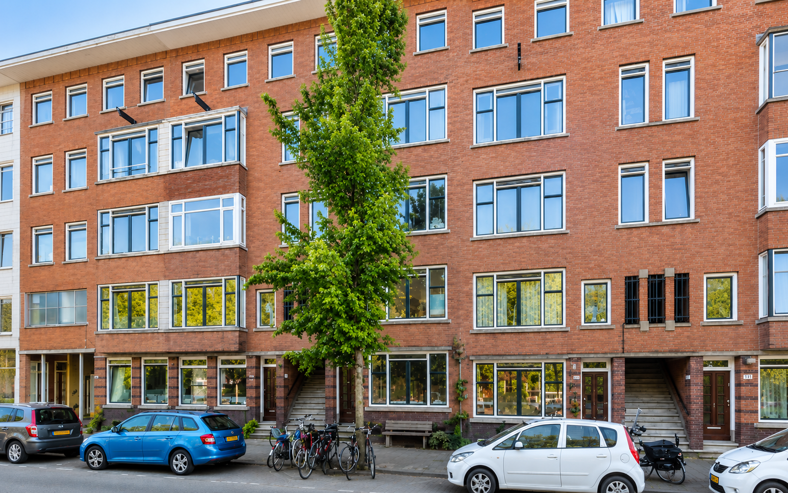 Spacious 2-Bedroom Ground Floor Apartment with Garden in Rotterdam