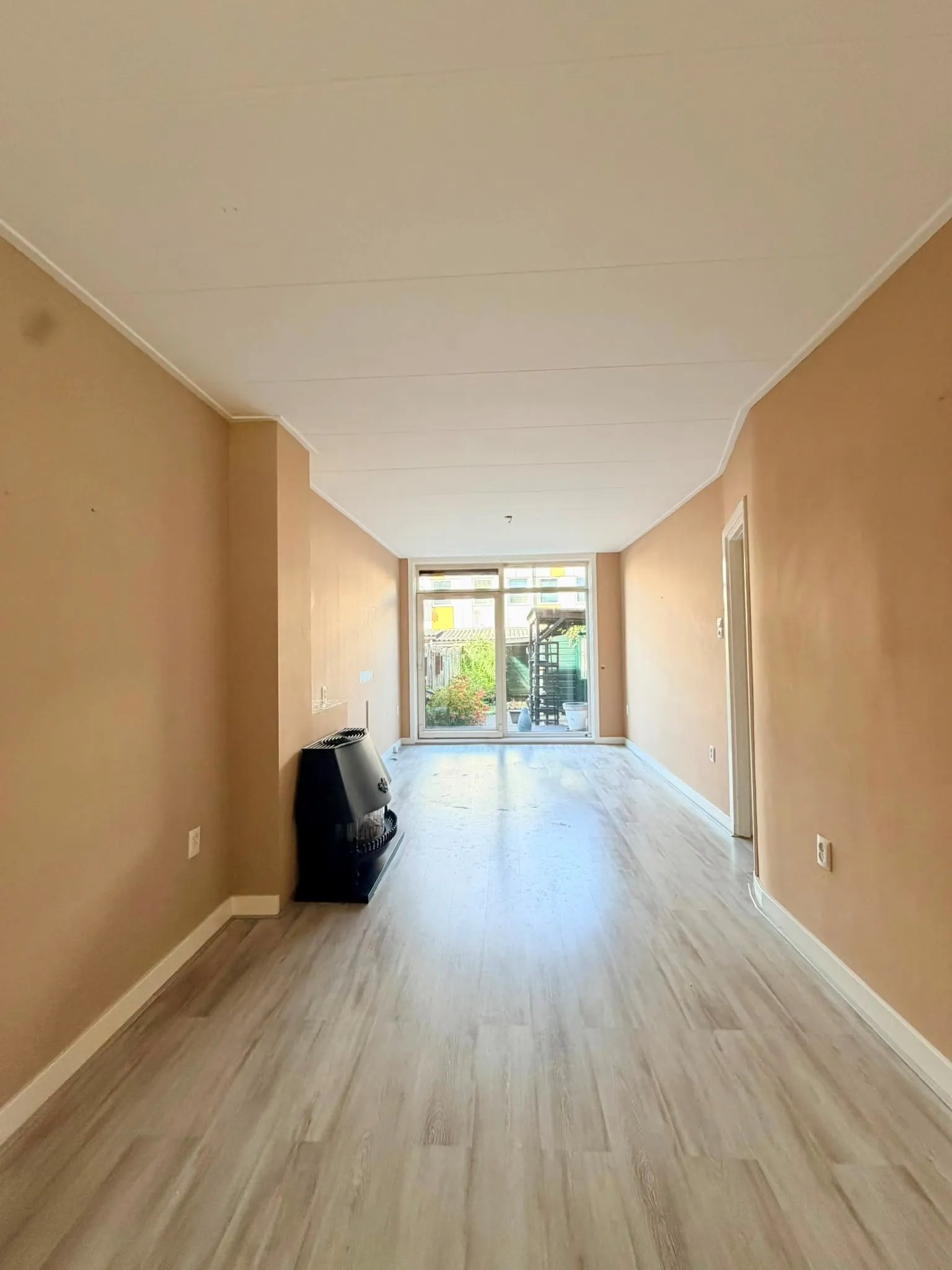 0019276a-3cf1-4395-96e1-18295065369b Woning aan de Amelandseplein te Rotterdam