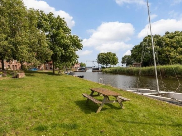 Eem, 1273PK Huizen