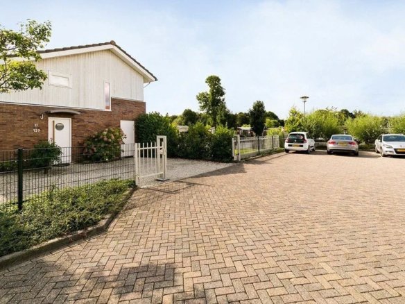 Woning aan de Vinkenkade te Vinkeveen