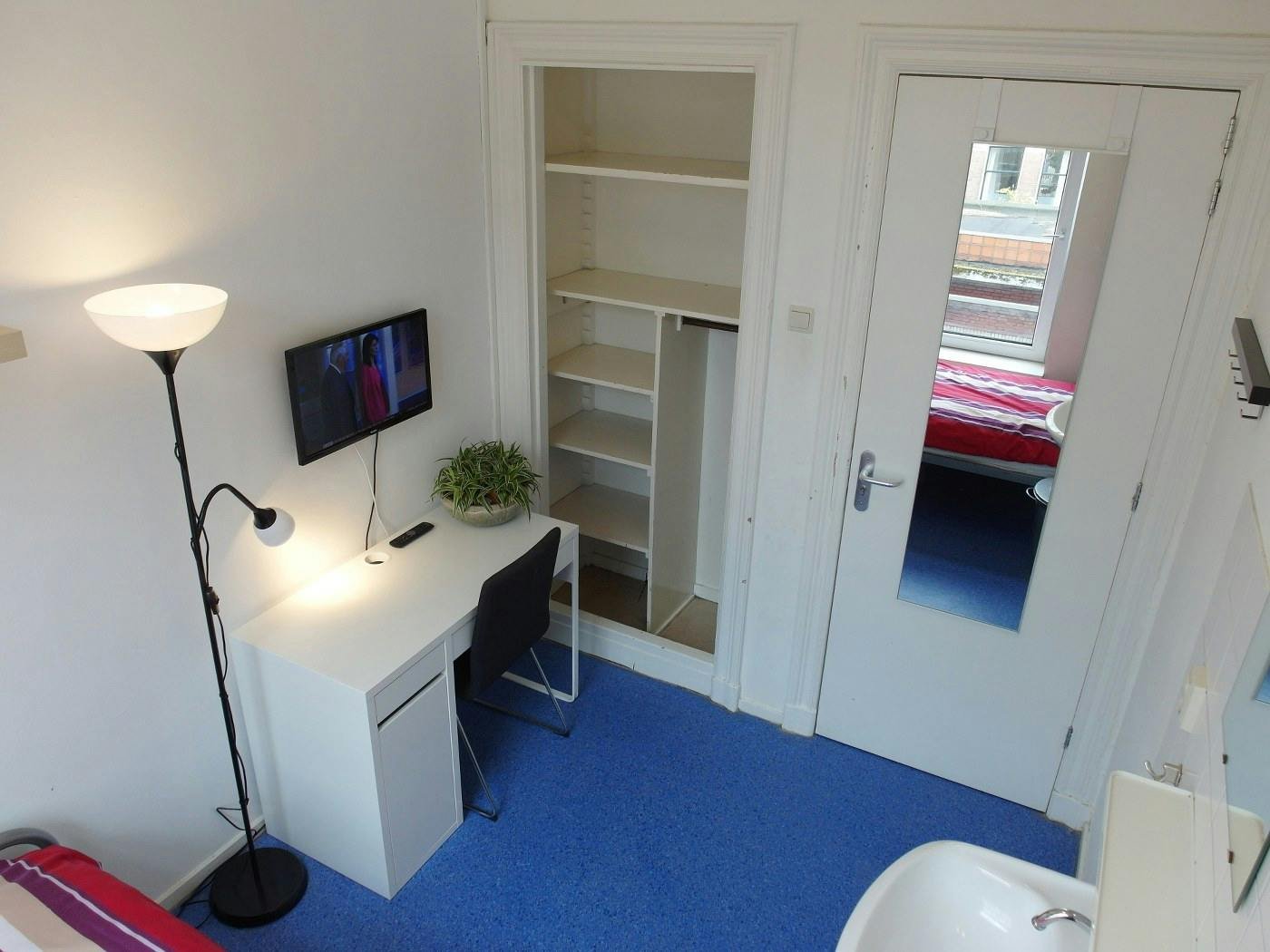 03ee3c82-8818-4d84-aa9f-57fe5c03b759 Kamer in Rotterdam