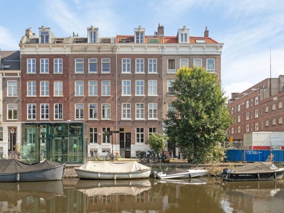 Woning aan de Ruysdaelkade te Amsterdam