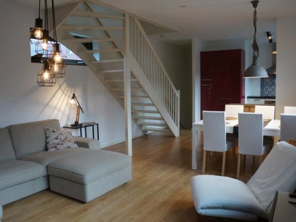 Woning aan de Eva Besnyöstraat te Amsterdam