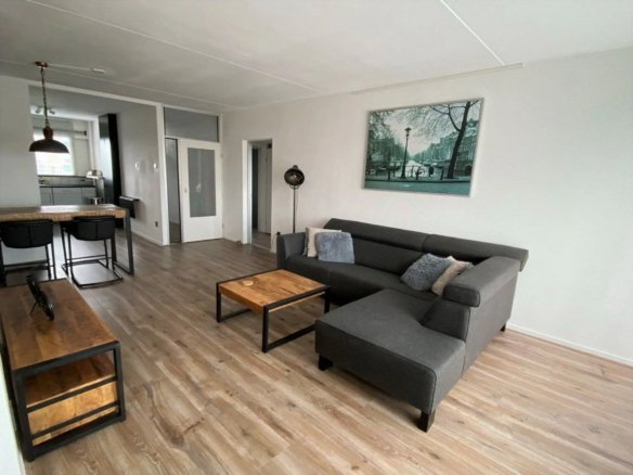 Woning aan de Loenermark te Amsterdam