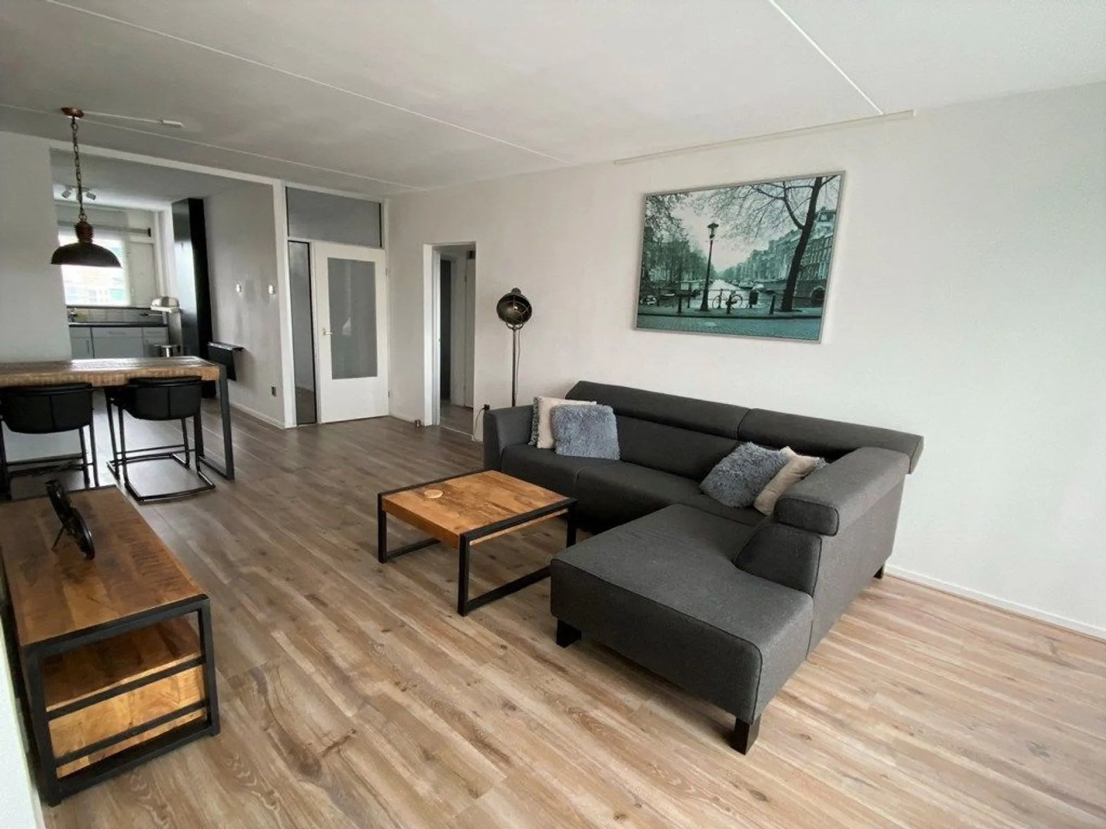 Woning aan de Loenermark te Amsterdam