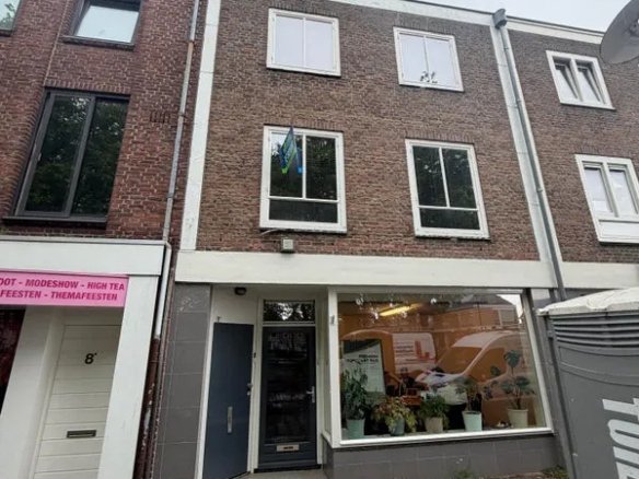 Woning aan de Mgr. Nolensplein te Breda