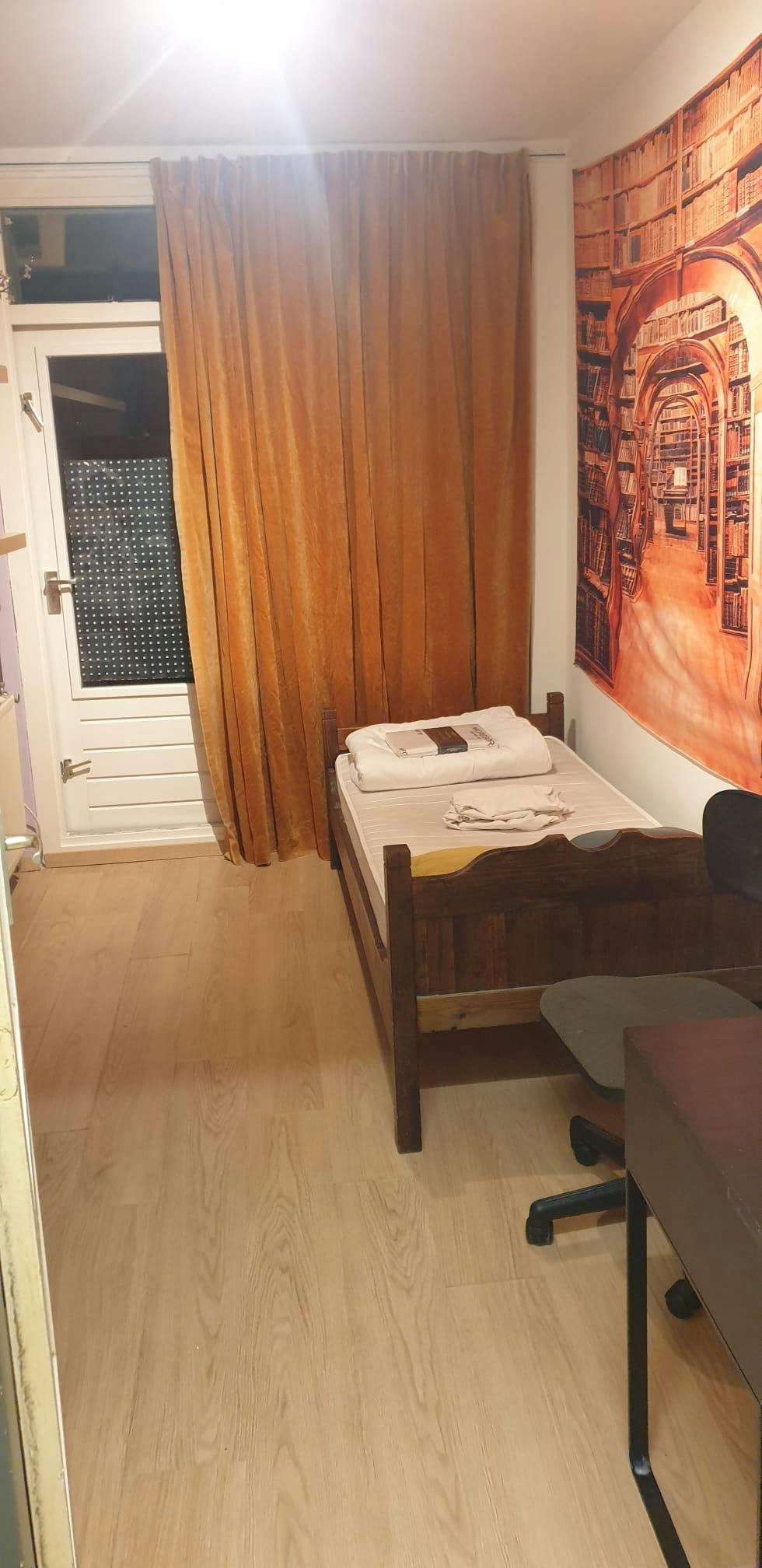 25a43298-b5d5-4e34-82fc-07a69fb5f184 Kamer in Amsterdam