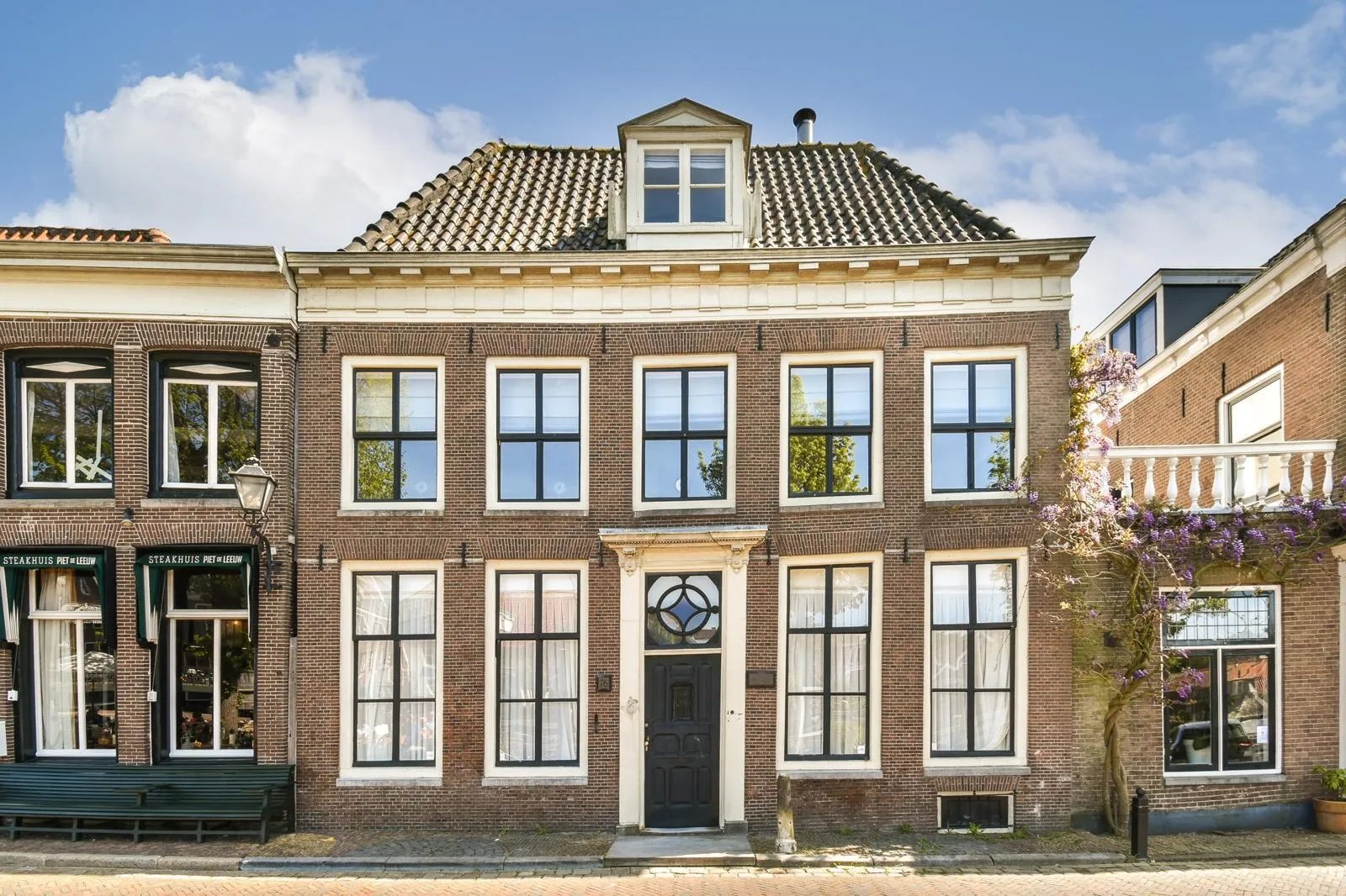 25fc0cf0-7e70-45e3-ae43-474e8798cb61 Woning aan de Herengracht te Muiden