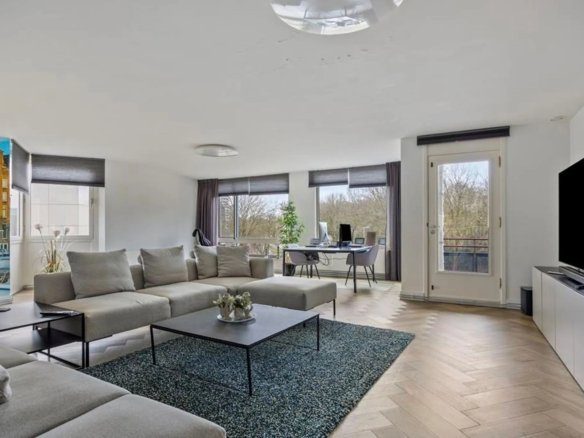 Woning aan de Beysterveld te Amsterdam