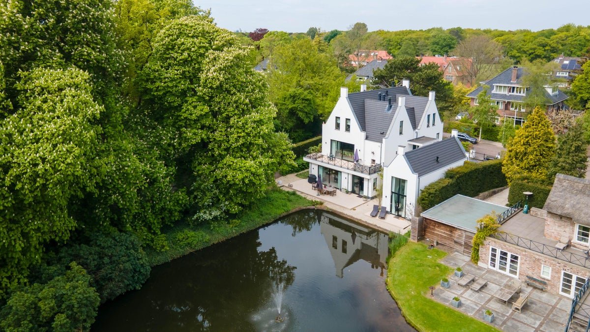 37217097-417b-5b1f-9257-e84863a08c51 Bloemcamplaan, 2244EB Wassenaar
