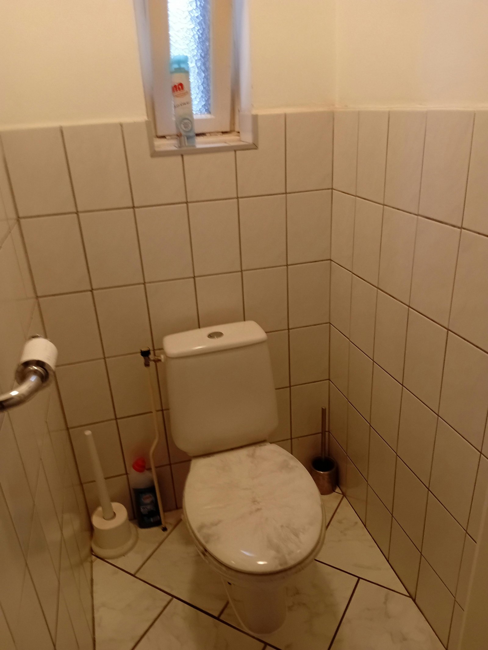 3ef97ac2-5a99-4f1f-87d1-052b398ddd7e Kamer in Stein