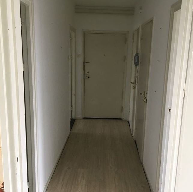 643
