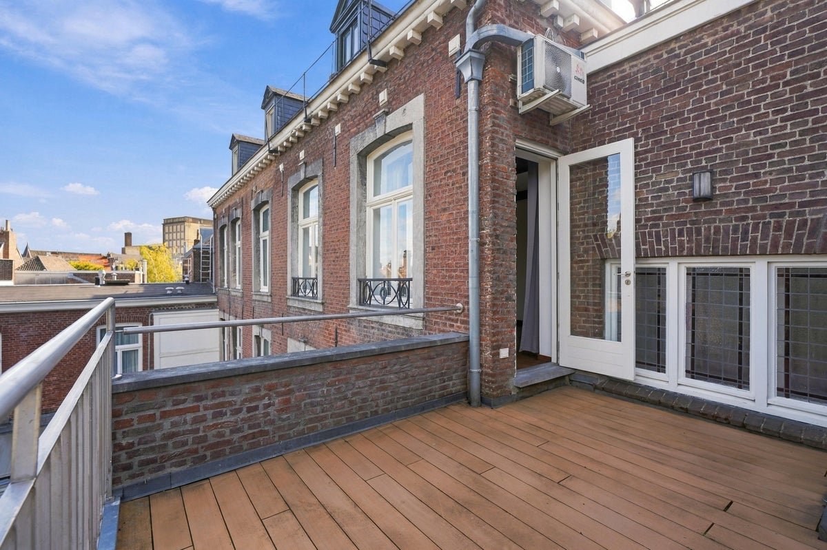4698e400-8219-56fb-aef9-aa84d00871a0 appartement