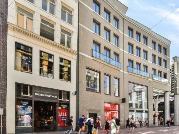 Woning aan de Kalverstraat te Amsterdam