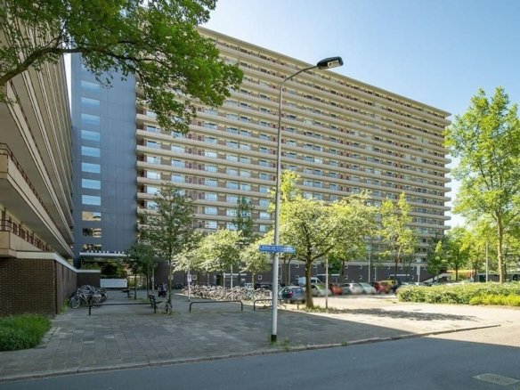 Woning aan de Arthur van Schendelplein te Delft