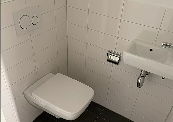 712