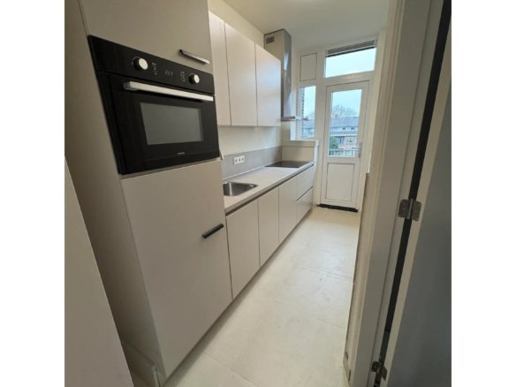 Woning aan de Dorpsweg te Rotterdam