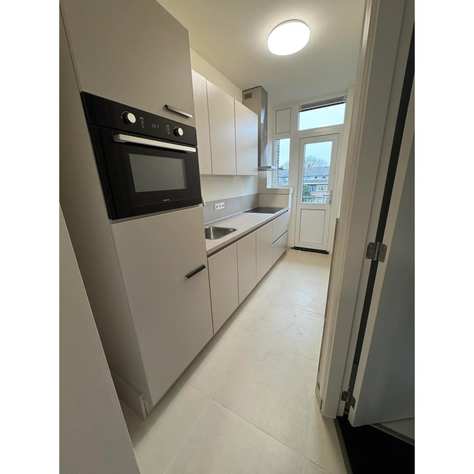 Woning aan de Dorpsweg te Rotterdam